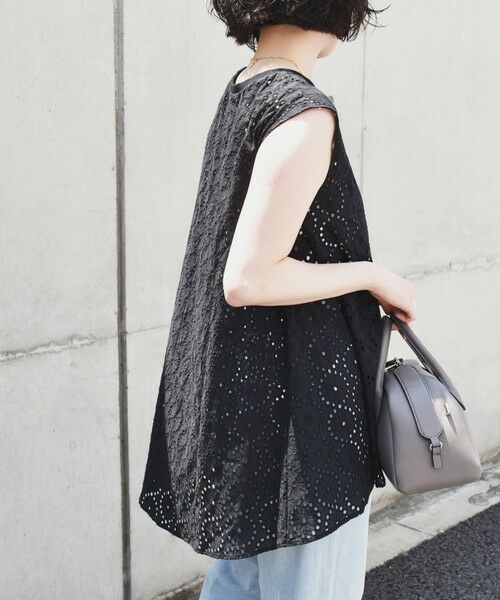 SHIPS / シップス シャツ・ブラウス | quaranciel:〈手洗い可能〉フラワー 刺繍 アイレット ノースリーブ フレア プルオーバー | 詳細20