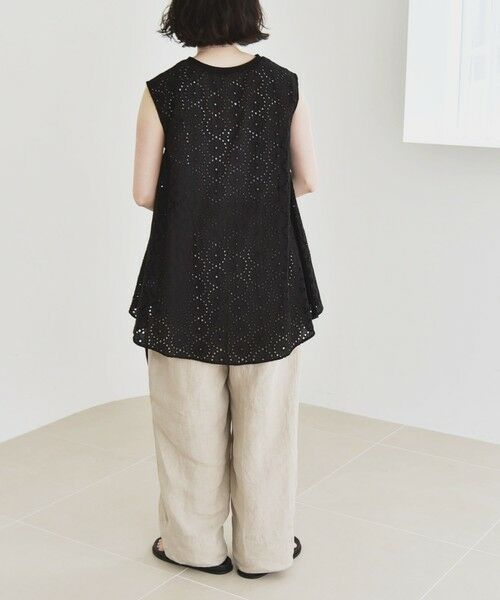 SHIPS / シップス シャツ・ブラウス | quaranciel:〈手洗い可能〉フラワー 刺繍 アイレット ノースリーブ フレア プルオーバー | 詳細25