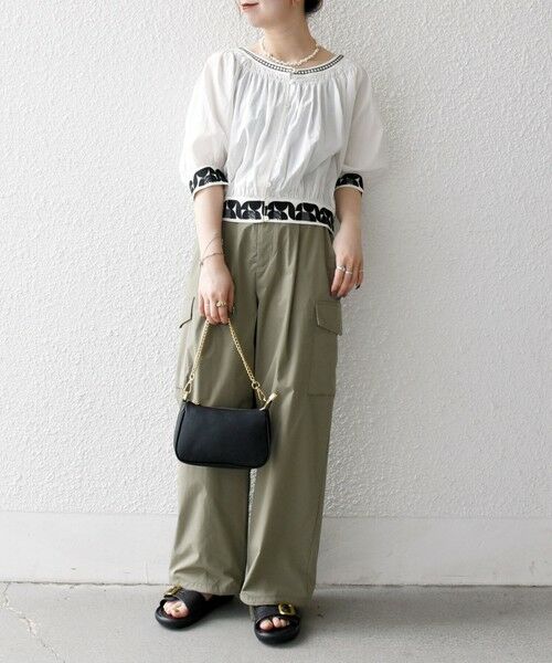 SHIPS / シップス シャツ・ブラウス | bon_meur:〈洗濯機可能〉ジオメトリック エンブロイダリー シャーリング ブラウス | 詳細1