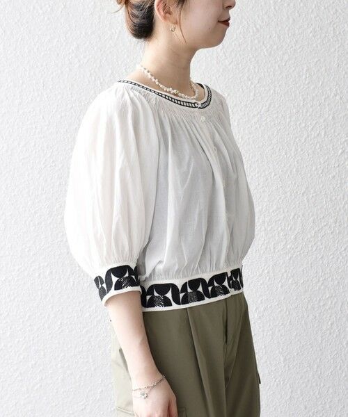 SHIPS / シップス シャツ・ブラウス | bon_meur:〈洗濯機可能〉ジオメトリック エンブロイダリー シャーリング ブラウス | 詳細4