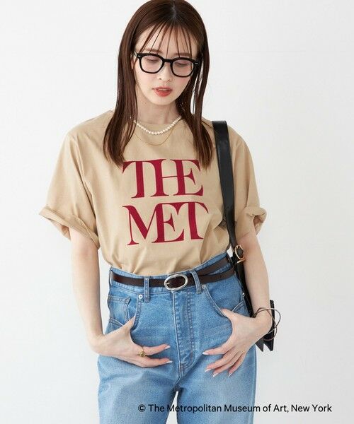 SHIPS / シップス Tシャツ | SHIPS Colors:THE MET コラボ フロッキー ロゴ Tシャツ（ベージュ）
