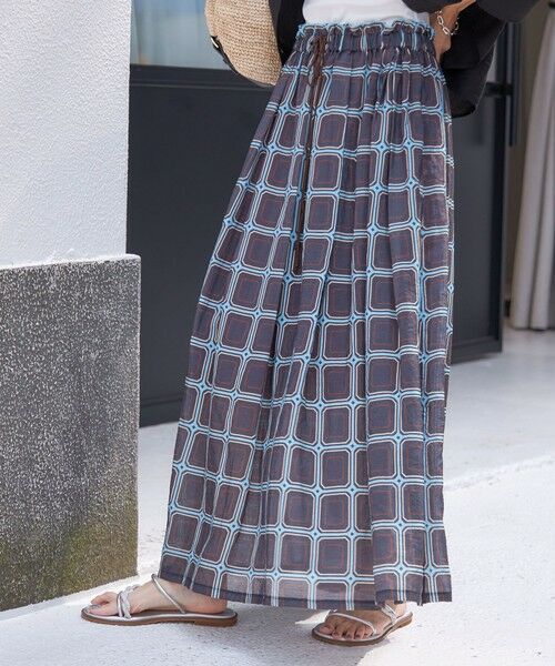 SHIPS / シップス ロング・マキシ丈スカート | 【SHIPS別注】UHURU:〈手洗い可能〉シアープリント ギャザー スカート(ブラウン)