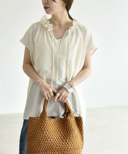 SHIPS / シップス シャツ・ブラウス | 《追加予約》quaranciel:〈洗濯機可能〉フリルカラー リボン フレンチスリーブ ブラウス | 詳細11