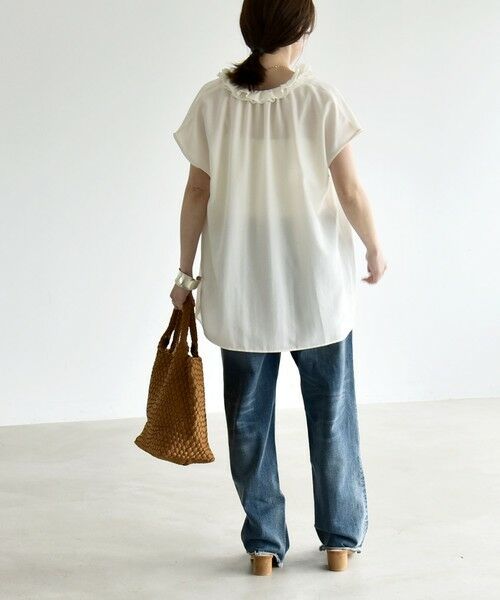 SHIPS / シップス シャツ・ブラウス | 《追加予約》quaranciel:〈洗濯機可能〉フリルカラー リボン フレンチスリーブ ブラウス | 詳細2