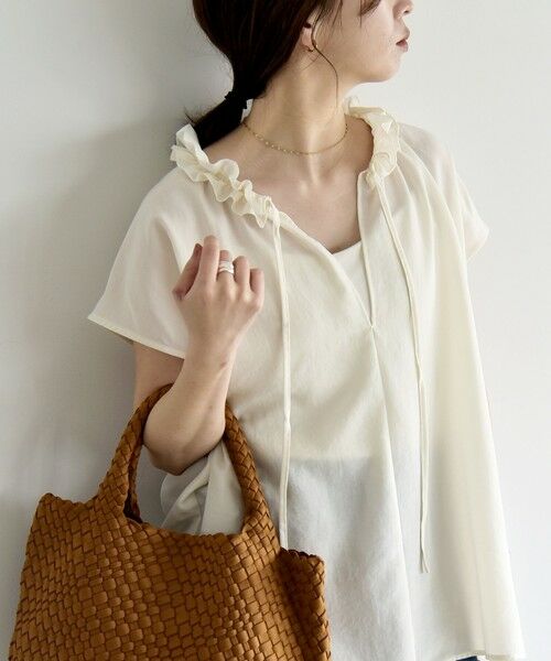 SHIPS / シップス シャツ・ブラウス | 《追加予約》quaranciel:〈洗濯機可能〉フリルカラー リボン フレンチスリーブ ブラウス | 詳細3