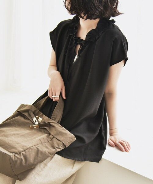 SHIPS / シップス シャツ・ブラウス | 《追加予約》quaranciel:〈洗濯機可能〉フリルカラー リボン フレンチスリーブ ブラウス | 詳細15