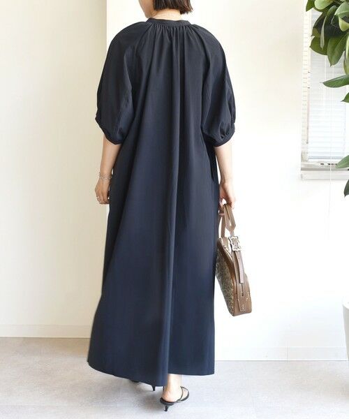 SHIPS / シップス ロング・マキシ丈ワンピース | 〈手洗い可能〉RENU ソフト タイプライター ギャザー ワンピース | 詳細4