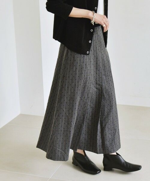 SHIPS / シップス ロング・マキシ丈スカート | quaranciel:〈洗濯機可能〉フロッキー ドット ストライプ フレア スカート | 詳細26