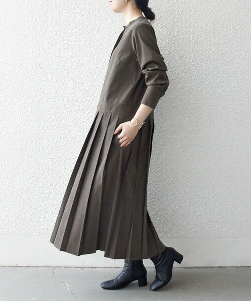 SHIPS / シップス ロング・マキシ丈ワンピース | 《一部追加予約》SHIPS any:〈洗濯機可能〉ピーチスキン サイド プリーツ バンドカラー シャツ ワンピース | 詳細21