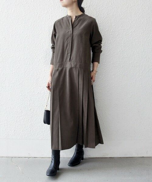 SHIPS / シップス ロング・マキシ丈ワンピース | 《一部追加予約》SHIPS any:〈洗濯機可能〉ピーチスキン サイド プリーツ バンドカラー シャツ ワンピース | 詳細17