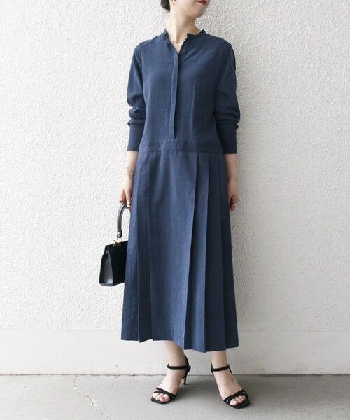 SHIPS / シップス ロング・マキシ丈ワンピース | 《一部追加予約》SHIPS any:〈洗濯機可能〉ピーチスキン サイド プリーツ バンドカラー シャツ ワンピース | 詳細26