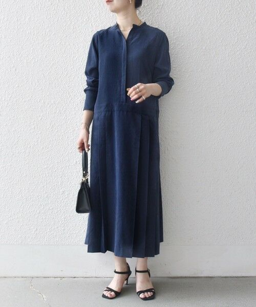 SHIPS / シップス ロング・マキシ丈ワンピース | 《一部追加予約》SHIPS any:〈洗濯機可能〉ピーチスキン サイド プリーツ バンドカラー シャツ ワンピース | 詳細27