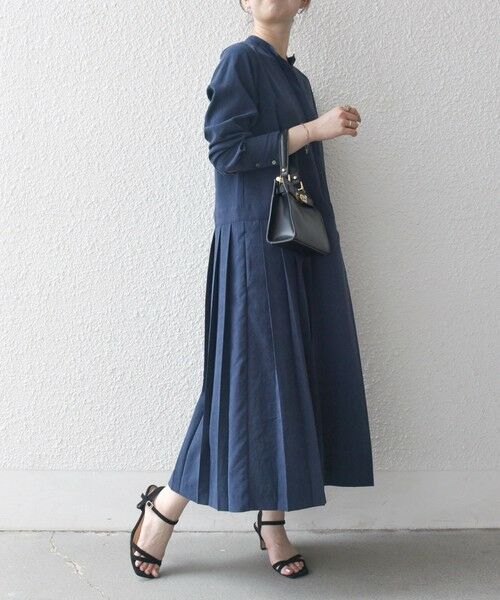 SHIPS / シップス ロング・マキシ丈ワンピース | 《一部追加予約》SHIPS any:〈洗濯機可能〉ピーチスキン サイド プリーツ バンドカラー シャツ ワンピース | 詳細29