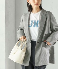 —25AW—<br><br><b>上品さと程よい抜け感を兼ね備えたダブルジャケット</b><br><br>■デザイン<br>程よくゆったりしたサイズ感で、さらりと羽織れるダブルブレストジャケット。<br>落ち着いた色合いのチェックがマニッシュさと女性らしさを兼ね備えています。<br>一見ボクシーなラインながら、ハイウエスト位置で絞りを入れることで、自然にスタイルアップ。<br>ロングシーズン活躍する万能な一枚です。<br><br>■素材<br>ウォッシャブルウール素材のチェック地を使用。<br>赤みのあるブラウンのガンクラブチェックと、白×黒のグレンチェックの2柄展開。<br>手洗い可能で日常使いしやすいのも魅力です。<br><br>■コーディネート<br>同素材のハーフパンツ（品番：313-36-0023）との合わせがおすすめ。<br>Tシャツやデニムでカジュアルダウンすればこなれたデイリースタイルに。<br>季節の変わり目は軽アウターとして、秋冬はニットをインナーに重ねて長いシーズン着合わせを楽しめるジャケットです。<br><br><br>■お問い合わせ品番：317-06-0016<br><br>▼シリーズもございます。<br>ウォッシャブル ウール チェック ハーフ パンツ（品番：313-36-0023）<br>ウォッシャブル ウール タック パンツ（品番：313-16-0144）<br><br><br>-------------------------------------<br>生地の厚み：中間<br>伸縮性：有<br>透け感：無<br>光沢感：無<br>ポケット：有<br>水洗い：可<br>-------------------------------------<br><br><br>※撮影環境により商品の色味が異なって見える場合がございます。商品のお色味は、物撮り画像をご参考にしてください。<br>※末永く愛用頂く為に、アテンションタグを必ずご確認の上、着用又はお取り扱いください。<br><br><font color="RED">※画像の商品はサンプルです。 </font><br>実際の商品と仕様、加工、サイズが若干異なる場合がございます。</p>