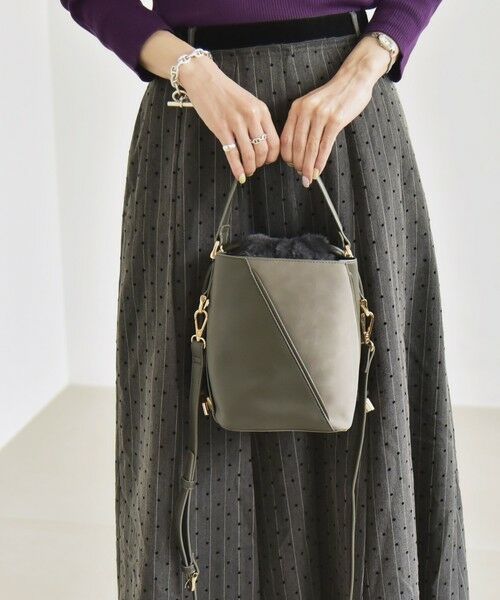 SHIPS / シップス ショルダーバッグ | quaranciel: 2way コンビ バケツ ショルダーバッグ × フェイクファー 巾着 | 詳細2
