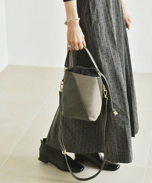 SHIPS / シップス ショルダーバッグ | quaranciel: 2way コンビ バケツ ショルダーバッグ × フェイクファー 巾着 | 詳細5