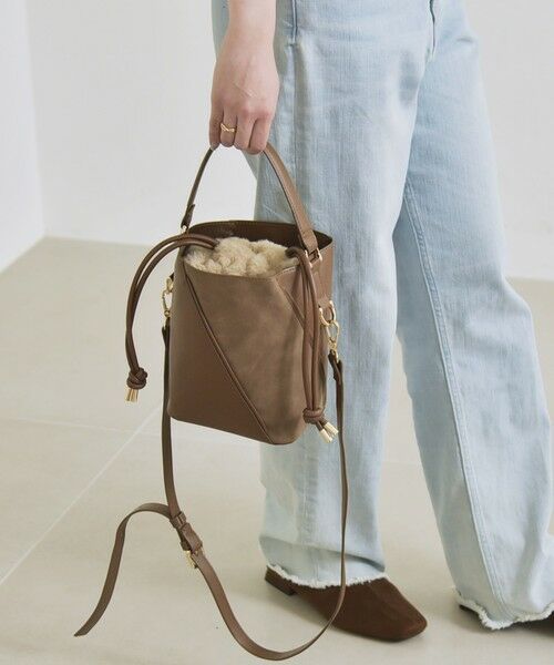 SHIPS / シップス ショルダーバッグ | quaranciel: 2way コンビ バケツ ショルダーバッグ × フェイクファー 巾着 | 詳細12