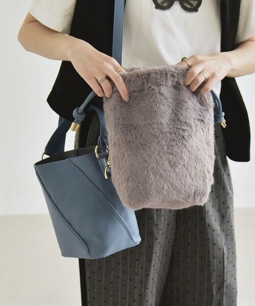 SHIPS / シップス ショルダーバッグ | quaranciel: 2way コンビ バケツ ショルダーバッグ × フェイクファー 巾着 | 詳細30