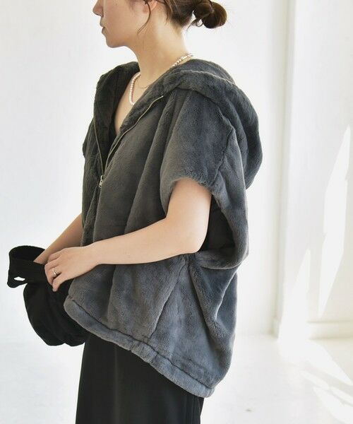 SHIPS / シップス その他アウター | quaranciel: フーディー フェイクファー ドロスト ジップ ショート ベスト | 詳細6