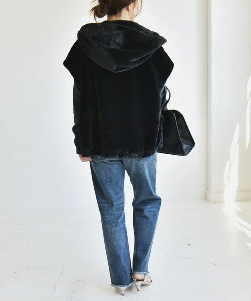 SHIPS / シップス その他アウター | quaranciel: フーディー フェイクファー ドロスト ジップ ショート ベスト | 詳細22