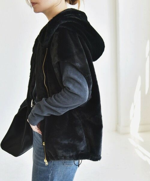 SHIPS / シップス その他アウター | quaranciel: フーディー フェイクファー ドロスト ジップ ショート ベスト | 詳細25