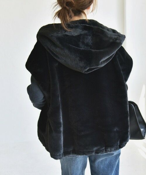 SHIPS / シップス その他アウター | quaranciel: フーディー フェイクファー ドロスト ジップ ショート ベスト | 詳細27