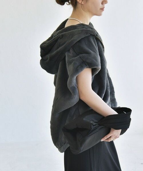 SHIPS / シップス その他アウター | quaranciel: フーディー フェイクファー ドロスト ジップ ショート ベスト | 詳細20