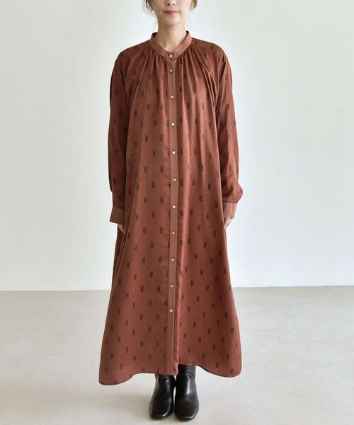 SHIPS / シップス ロング・マキシ丈ワンピース | quaranciel:〈手洗い可能〉モノグラム ドット ロング シャツ ワンピース | 詳細25