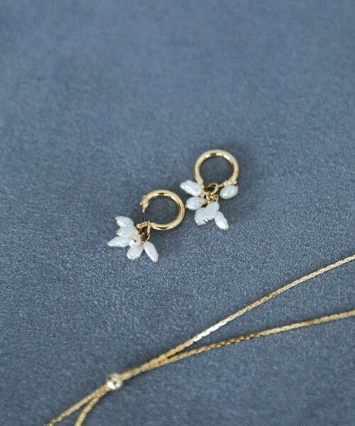 SHIPS / シップス ピアス・イヤリング | quaranciel: ミニ 淡水パール フラワーデザイン フープ ピアス | 詳細2