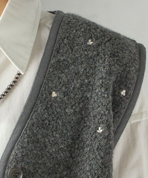 SHIPS / シップス ベスト | 【SHIPS別注】assiette:ウール混 ボア 刺繍 ベスト | 詳細20