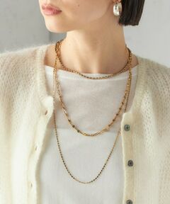 人気のセットチェーンネックレスの新作。<br>サイズやデザインが違う3本セットのネックレスでご用意しました。<br>重ねづけ、繋げてロングに、単品でも、マルチにご使用できます。<br><br>■お問い合わせ品番：319-25-0189<br><br>【in mood】<br>2018年にスタート。<br>その時々の”気分で”様々なスタイルを楽しむ人へ向けてのブランド。<br>「リアルクローズに合わせられる品のあるアイテム」<br>in moodのアイテムをMIXすることにより、リアルクローズでありながら華のあるスタイルを目指しています。<br>程よい量感、トレンド感とデザインのシックさを合わせもつジュエリー。<br>デザインからもの作りの大部分をブランド内で一貫することにより、過剰な在庫を供給することなく、手の届きやすい価格帯を実現しています。<br><br>※末永く愛用頂く為に、アテンションタグを必ずご確認の上、着用又はお取り扱いください。