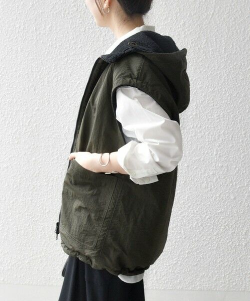 SHIPS / シップス ベスト | SHIPS any: ナイロン × ボア リバーシブル フーディー ベスト | 詳細30