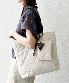 SHIPS / シップス トートバッグ | 《追加予約》SHIPS any: チャーム付き キルティング スクエア A4 トート バッグ