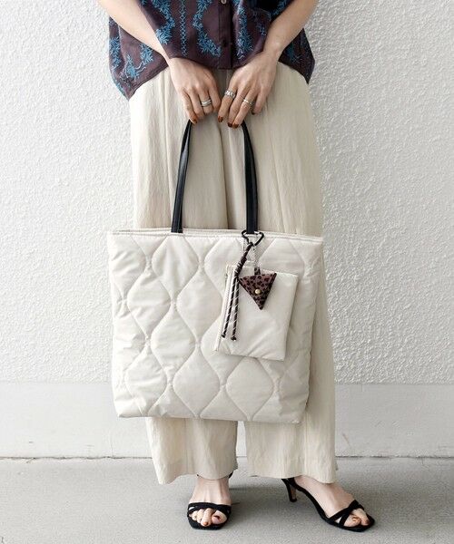 SHIPS / シップス トートバッグ | 《追加予約》SHIPS any: チャーム付き キルティング スクエア A4 トート バッグ | 詳細14