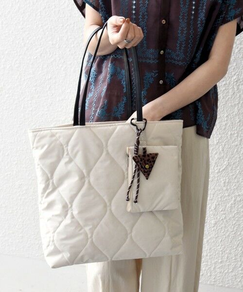 SHIPS / シップス トートバッグ | 《追加予約》SHIPS any: チャーム付き キルティング スクエア A4 トート バッグ | 詳細17
