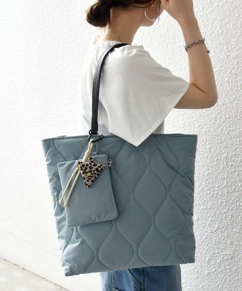 SHIPS / シップス トートバッグ | 《追加予約》SHIPS any: チャーム付き キルティング スクエア A4 トート バッグ | 詳細23