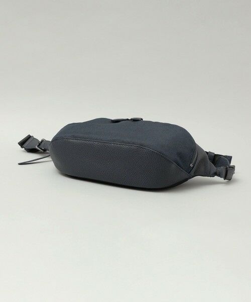 SHIPS / シップス メッセンジャーバッグ・ウエストポーチ | SHIPS: シュリンクレザー × ファブリック コンビ ウエスト バッグ (ボディバッグ) | 詳細9