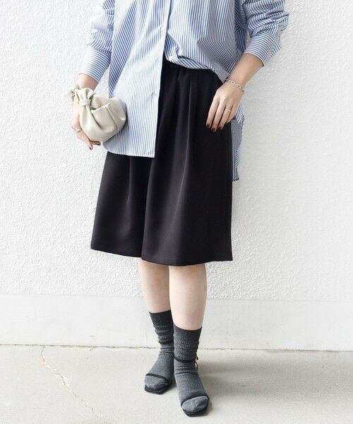 SHIPS / シップス ショート・ハーフ・半端丈パンツ | 《一部追加予約》〈洗濯機可能〉ドロスト タック ハーフ パンツ（ブラック）