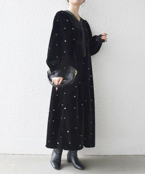 SHIPS / シップス ロング・マキシ丈ワンピース | SHIPS any:〈手洗い可能〉ポリエステル ベロア 刺繍 タック フレア ワンピース | 詳細2