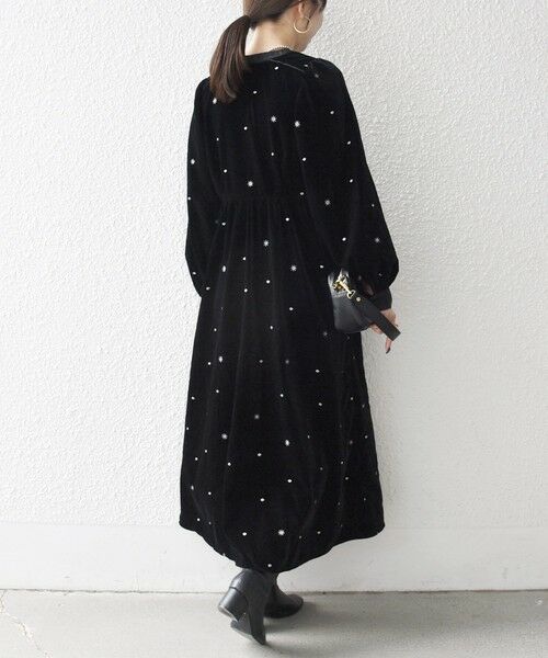 SHIPS / シップス ロング・マキシ丈ワンピース | SHIPS any:〈手洗い可能〉ポリエステル ベロア 刺繍 タック フレア ワンピース | 詳細3