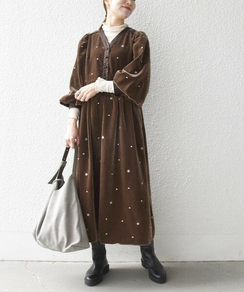 SHIPS / シップス ロング・マキシ丈ワンピース | SHIPS any:〈手洗い可能〉ポリエステル ベロア 刺繍 タック フレア ワンピース | 詳細22