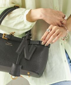 SHIPS / シップス キーホルダー・ストラップ | 《予約》George Cinq:イニシャル チャーム（ブラック）