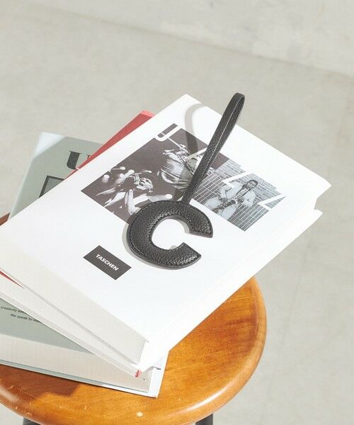 SHIPS / シップス キーホルダー・ストラップ | 《予約》George Cinq:イニシャル チャーム（ブラック） | 詳細12