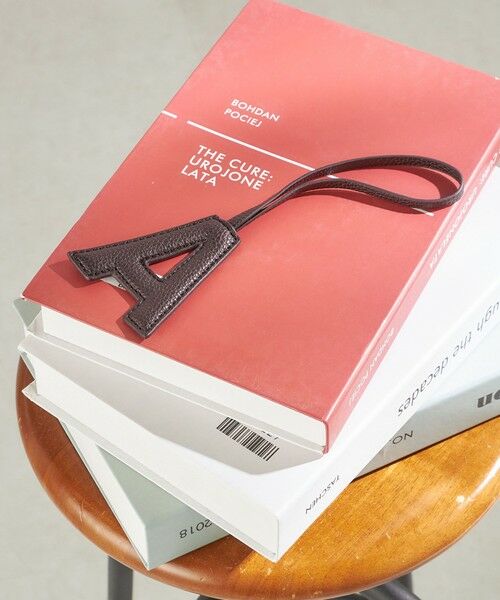 SHIPS / シップス キーホルダー・ストラップ | 《予約》George Cinq:イニシャル チャーム（ブラウン）（A）