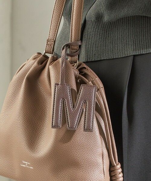 SHIPS / シップス キーホルダー・ストラップ | 《予約》George Cinq:イニシャル チャーム（ブラウン）（M）