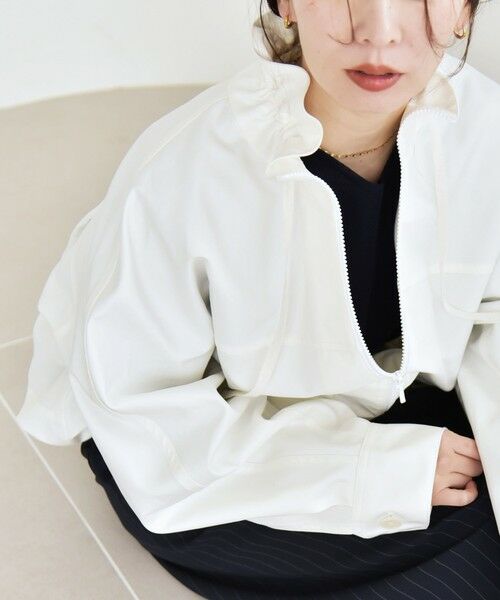 SHIPS / シップス ブルゾン | 《予約》quaranciel:〈手洗い可能〉ギャザー スタンドカラー ドロスト ショート ブルゾン（ホワイト）