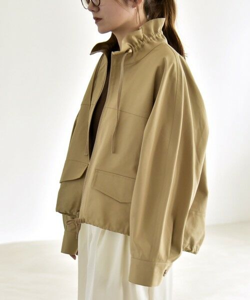 SHIPS / シップス ブルゾン | 《予約》quaranciel:〈手洗い可能〉ギャザー スタンドカラー ドロスト ショート ブルゾン | 詳細14