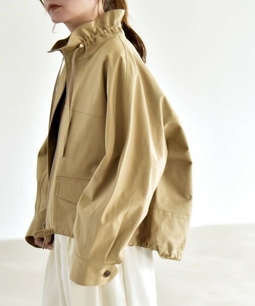 SHIPS / シップス ブルゾン | 《予約》quaranciel:〈手洗い可能〉ギャザー スタンドカラー ドロスト ショート ブルゾン | 詳細15