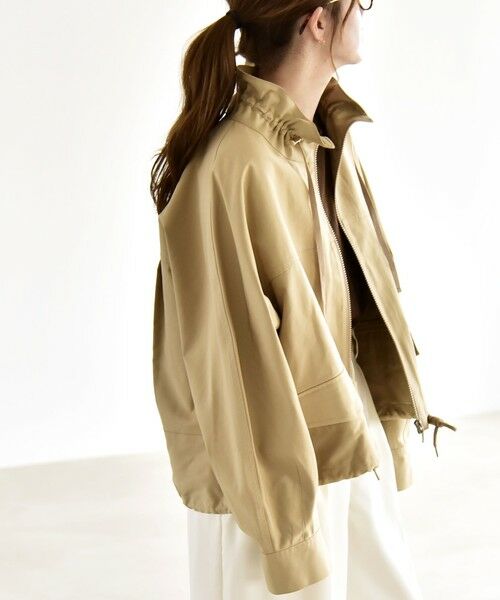 SHIPS / シップス ブルゾン | 《予約》quaranciel:〈手洗い可能〉ギャザー スタンドカラー ドロスト ショート ブルゾン | 詳細17