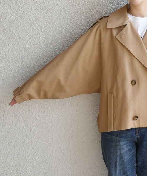 SHIPS / シップス トレンチコート | quaranciel: ドルマンスリーブ ショート トレンチ コート | 詳細24